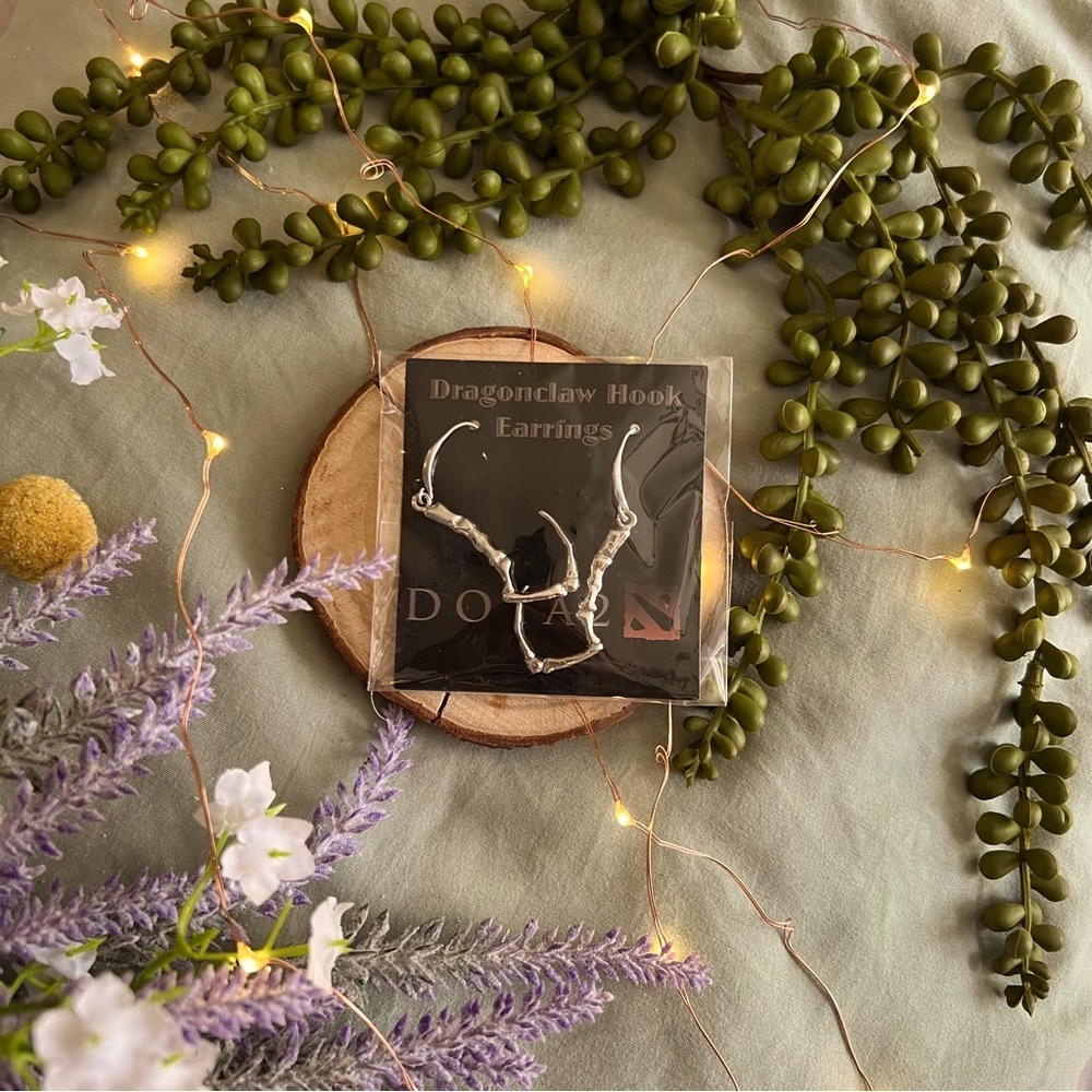 🌿nwt🌿 dota 2 dragonclaw hook earrings